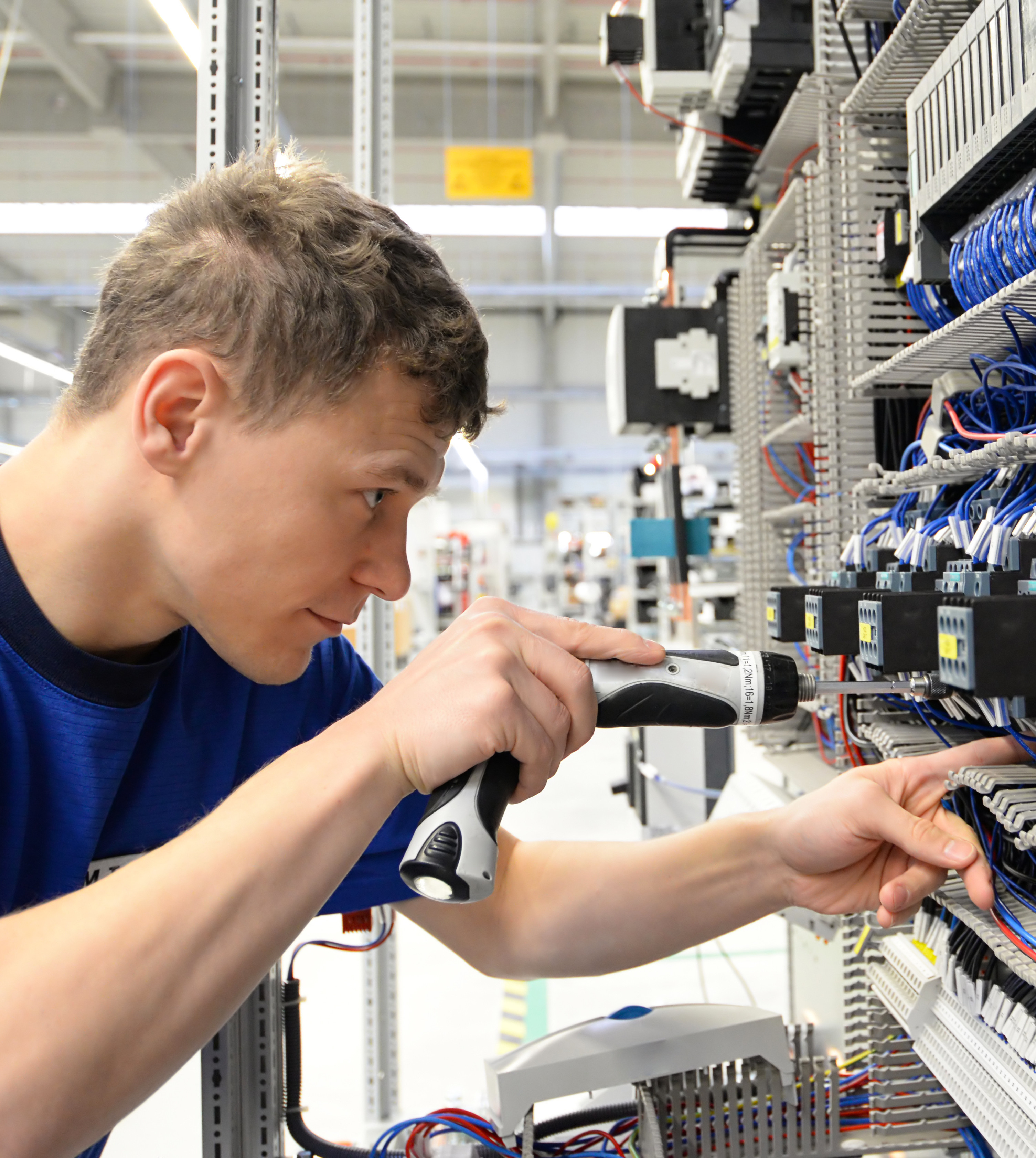 Electrician (m/f/d) Electrician (m/f/d)